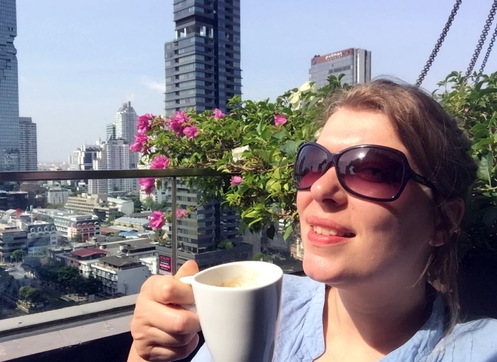 Paola Bertoni nella lounge delle Club Room all'hotel Amara Bangkok