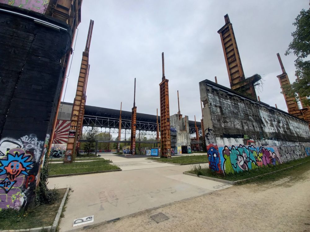 Uno scorcio del Parco Dora di Torino, in tutta la sua bellezza post industriale