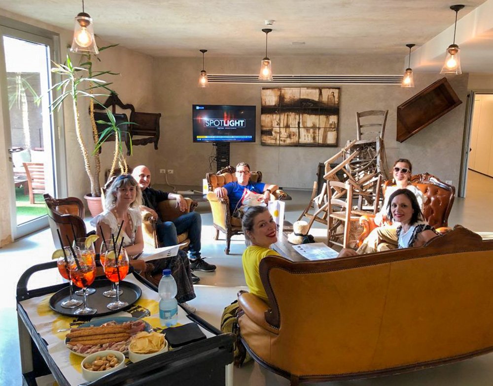 Con gli altri blogger partecipanti al blogtour #TBImeetDunant2021 insieme al direttore del JHD Dunant Hotel