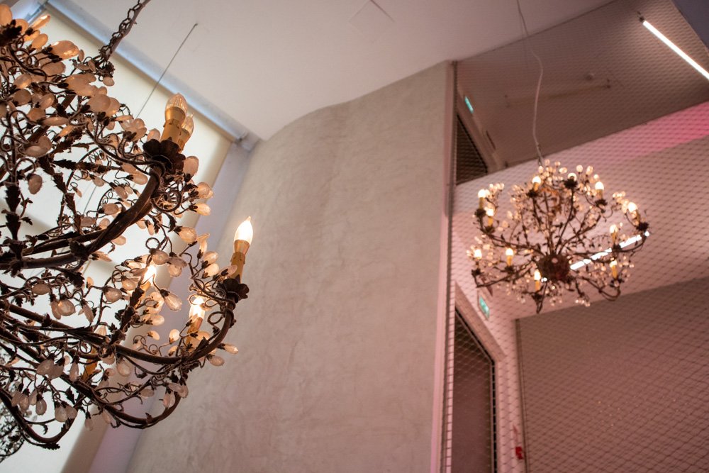 Particolari dell'atrio del JHD Dunant Hotel