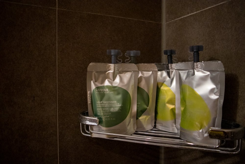 Bagno nella camera L'Invasione dei Pois al JHD Dunant Hotel