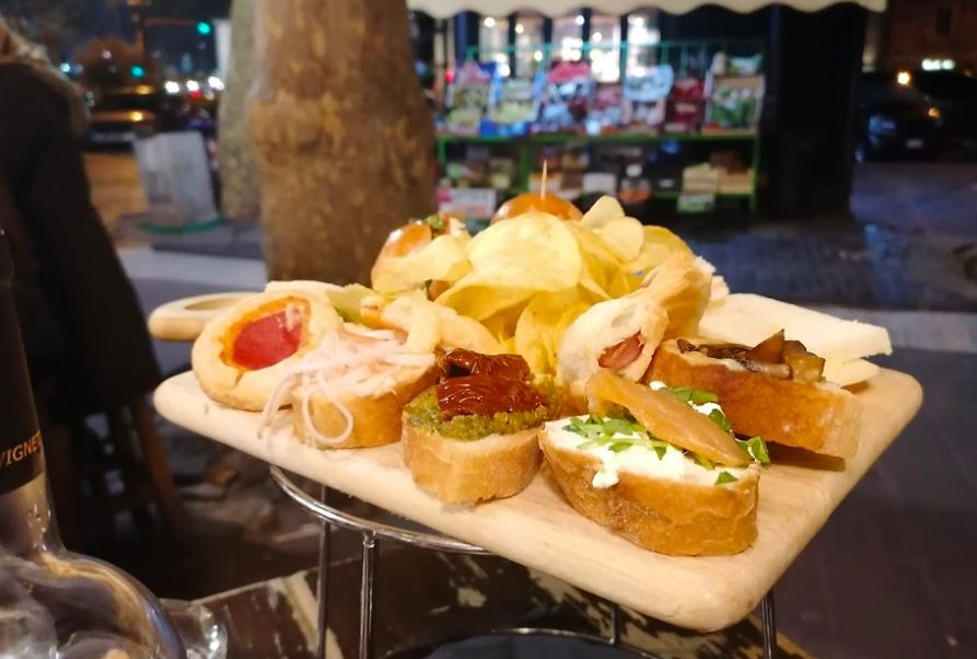 Aperitivo da Aristocampo a Ponte Milvio, Roma, foto di Flavia