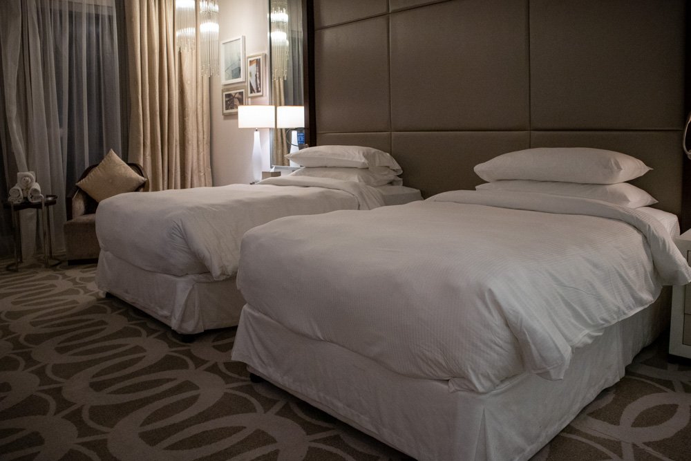 Letti gemelli nella mia Guest Room all'hotel Hilton Dubai Al Habtoor City