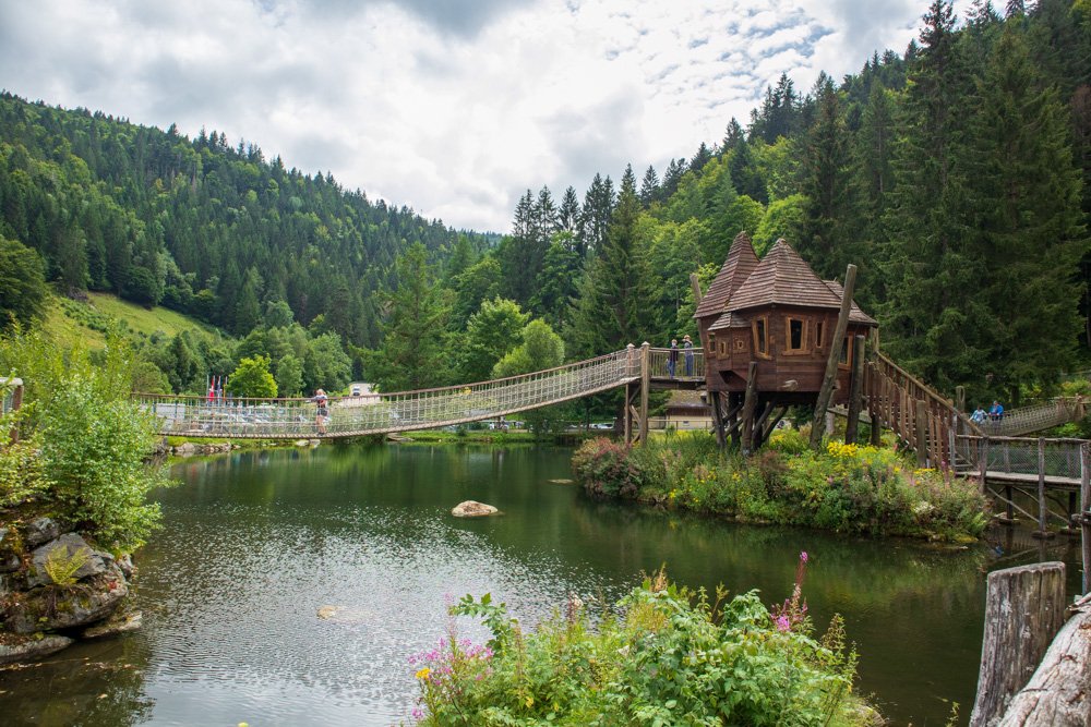Area avventura per i più piccoli allo Steinwasen Park in Germania