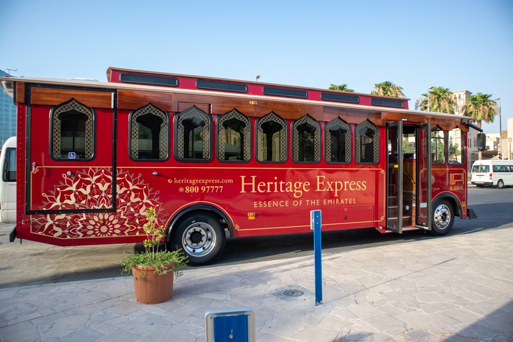 Bus Heritage Express del Centro per la Comprensione Culturale dello Sceicco Mohammed a Dubai