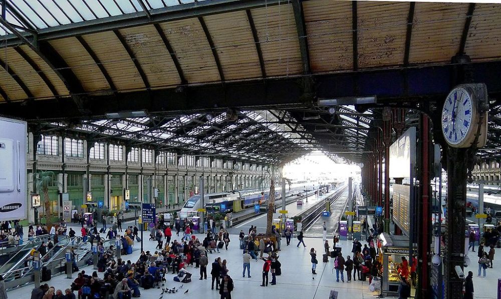 Interno della stazione ferroviaria di Parigi Gare de Lyon