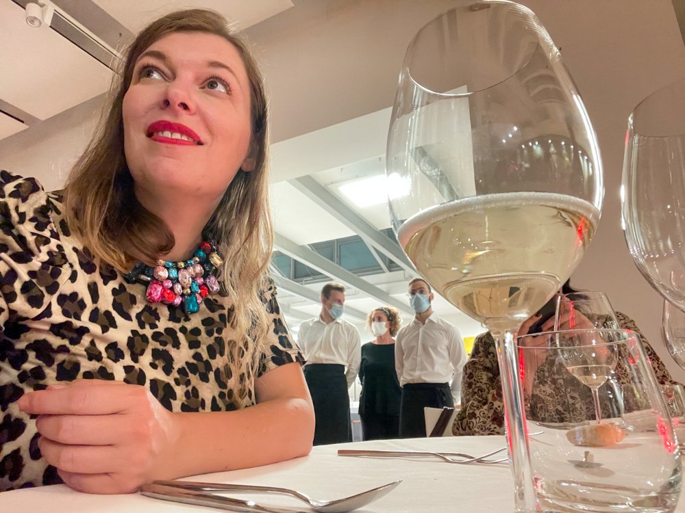 Paola Bertoni a cena da Cooking Factory di Claudia Fraschini per la presentazione del libro Beata o dannata? La Divina Commedia è servita