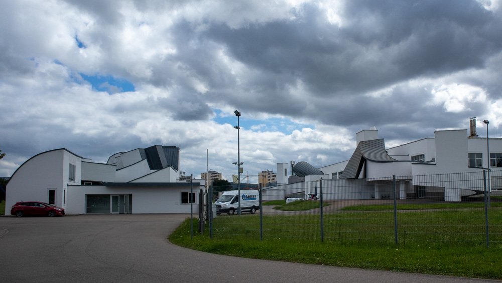 L'architettura degli edifici del Vitra Design Museum al Vitra Campus di Weil am Rhein in Germania