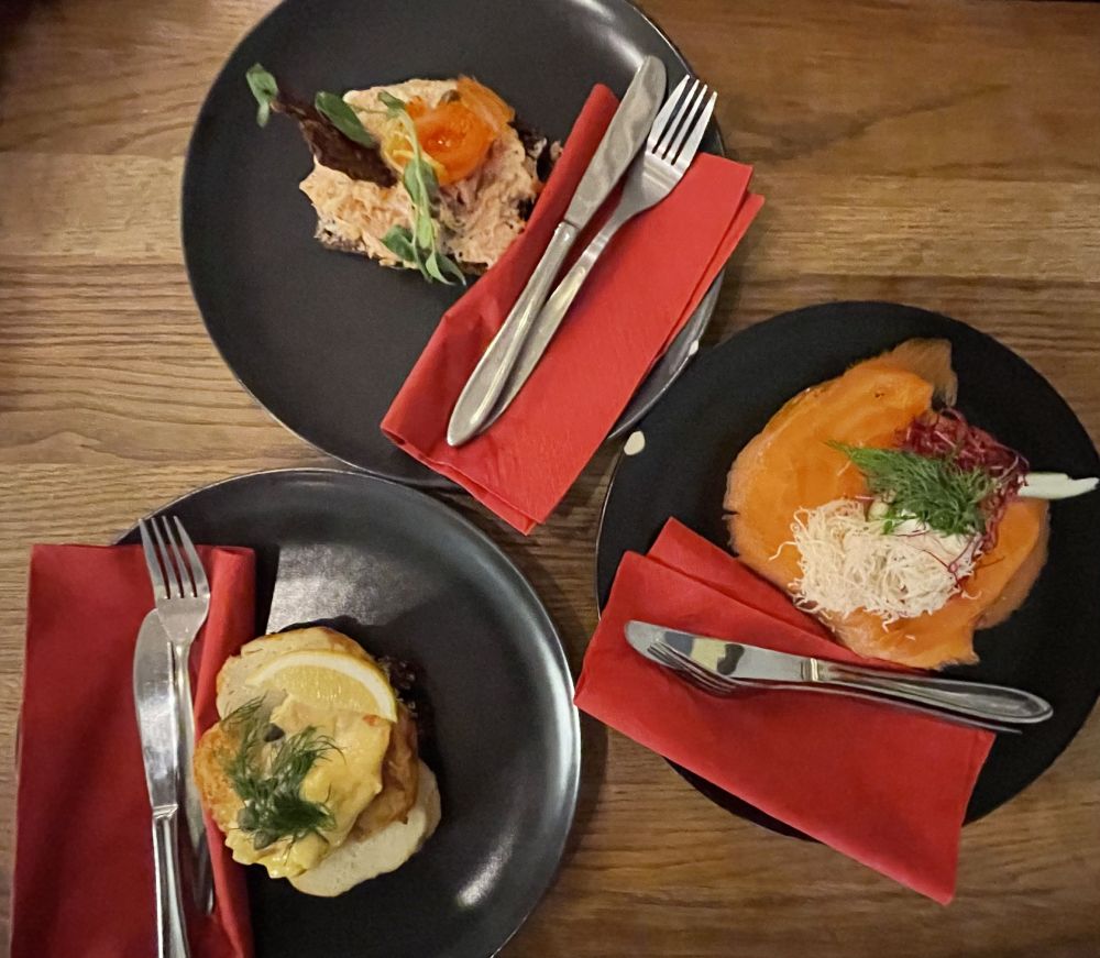 Gli smørrebrød gustati al Tivoli Food Hall: polpette di pesce, paté di salmone e salmone affumicato