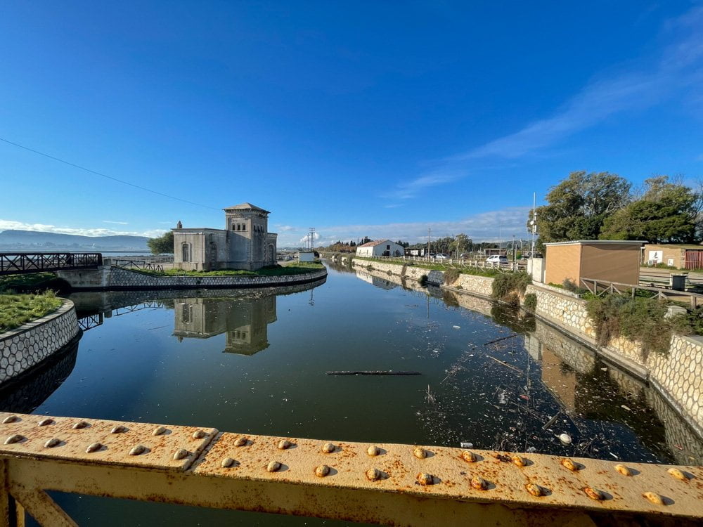 Edifici e vasche salanti delle Saline di Stato di Cagliari, ora parte del Parco Naturale Regionale Molentargius Saline