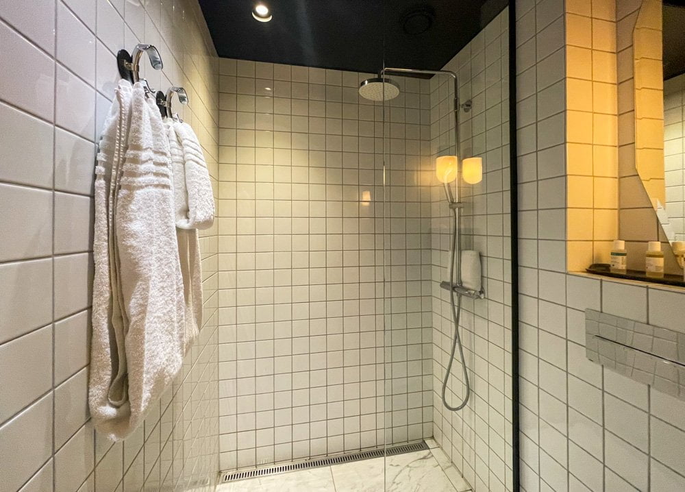Il bagno della mia camera all'hotel Danmark Brøchner di Copenaghen