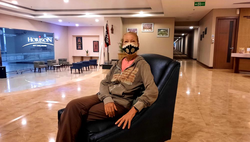 Bru in attesa all'aeroporto di Medan, Indonesia