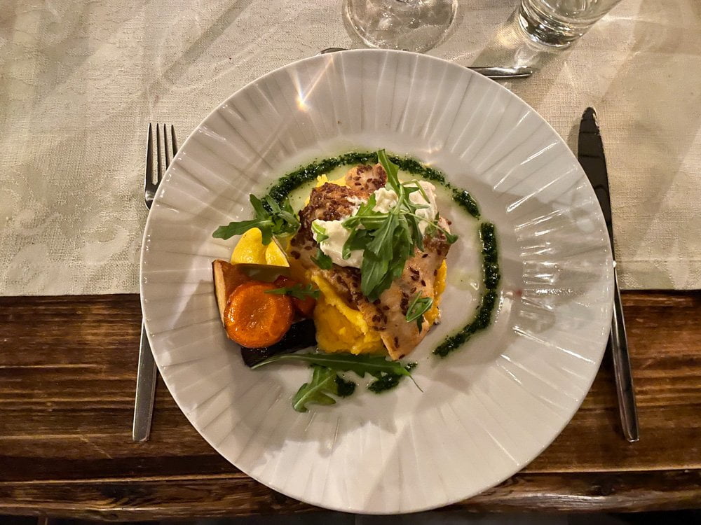 Pesce e verdure al ristorante Kippo di Vuokatti