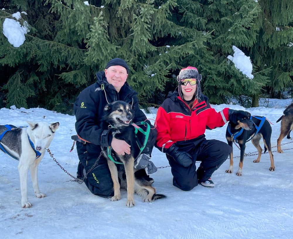 Paola Bertoni con il campione finlandese di sleddog di Vuokatti Safaris