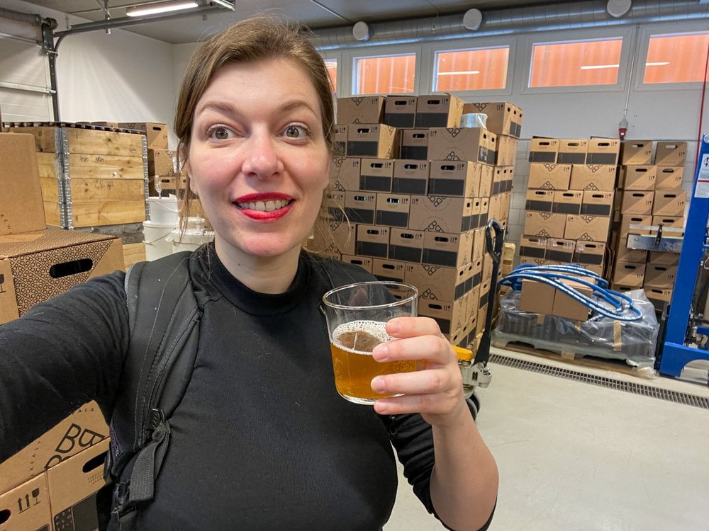 Paola Bertoni durante il tour di degustazione birre al birrificio Haapala di Vuokatti Sotkamo, in Finlandia