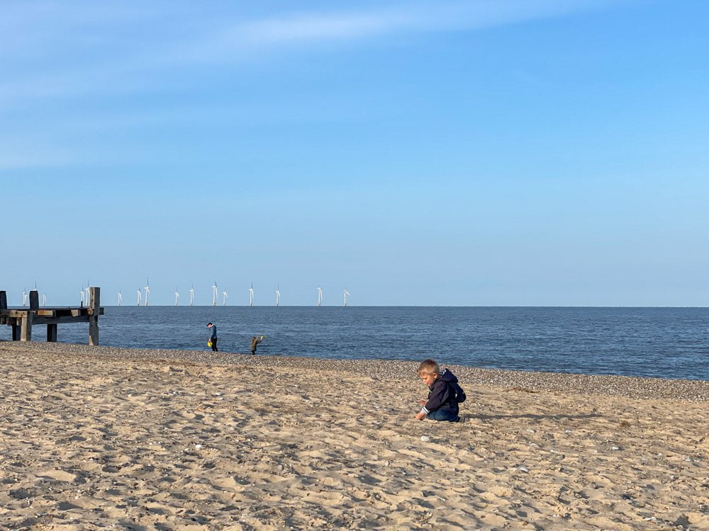Il baby blogger sulla spiaggia di Great Yarmouth
