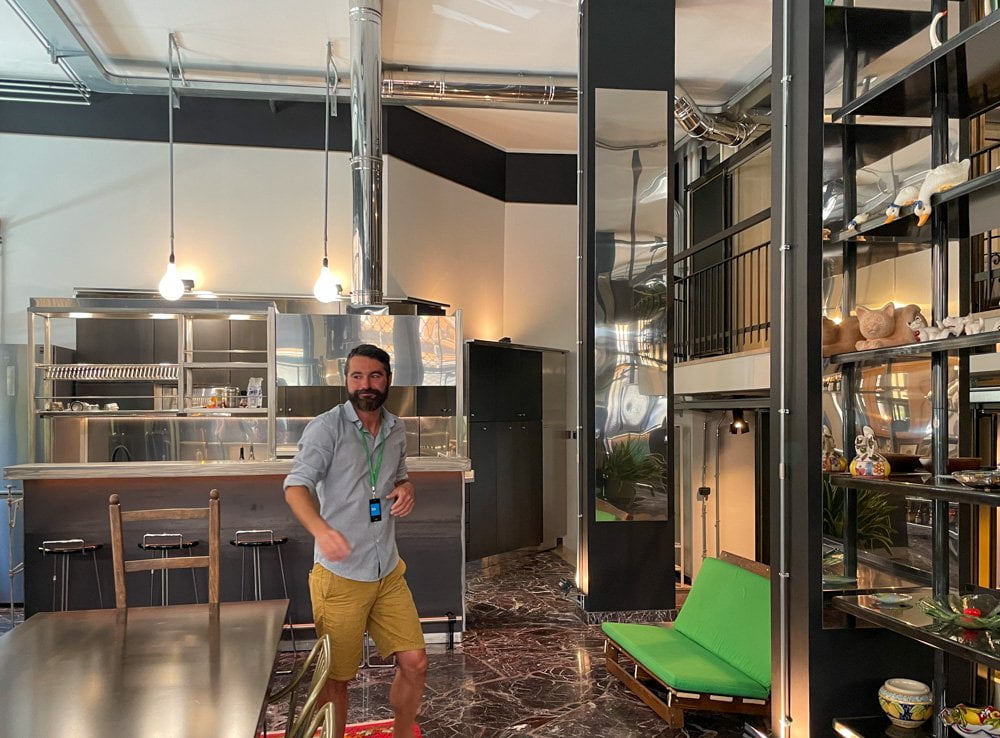 Angelo Rasero nel suo Downtown Loft a Torino