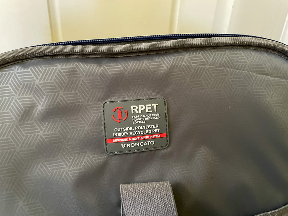 Etichetta dei materiali utilizzati nello zaino trolley Roncato Crosslite 42 lt
