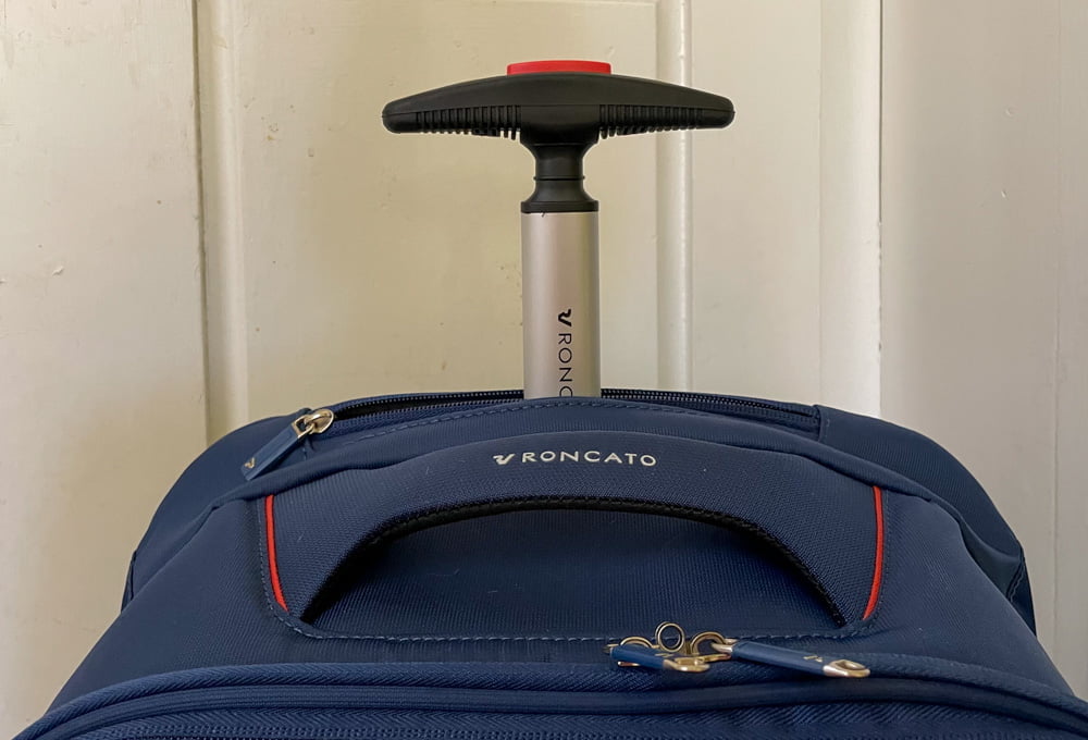Particolare della maniglia dello zaino trolley Roncato Crosslite 42 lt