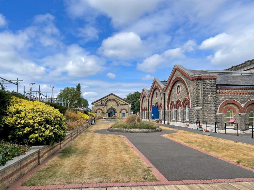 Edifici esterni della stazione di pompaggio delle acque reflue Crossness Pumping Station a Londra