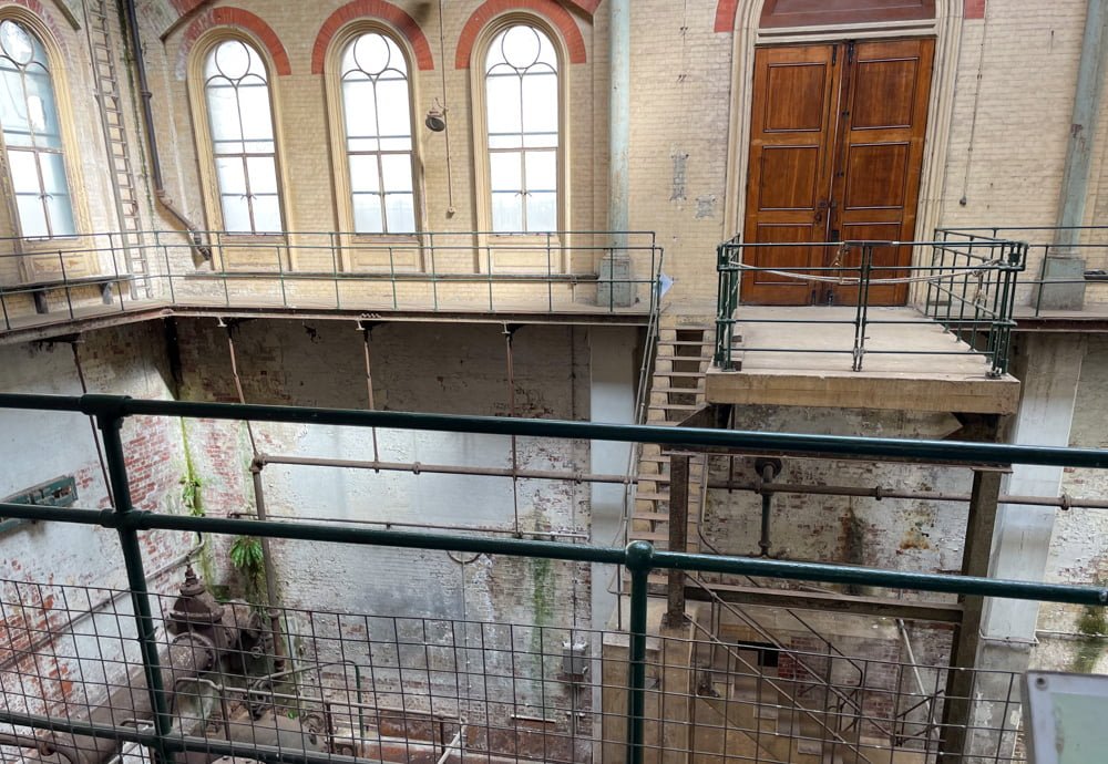 Area non ristrutturata della stazione di pompaggio delle acque reflue Crossness Pumping Station a Londra