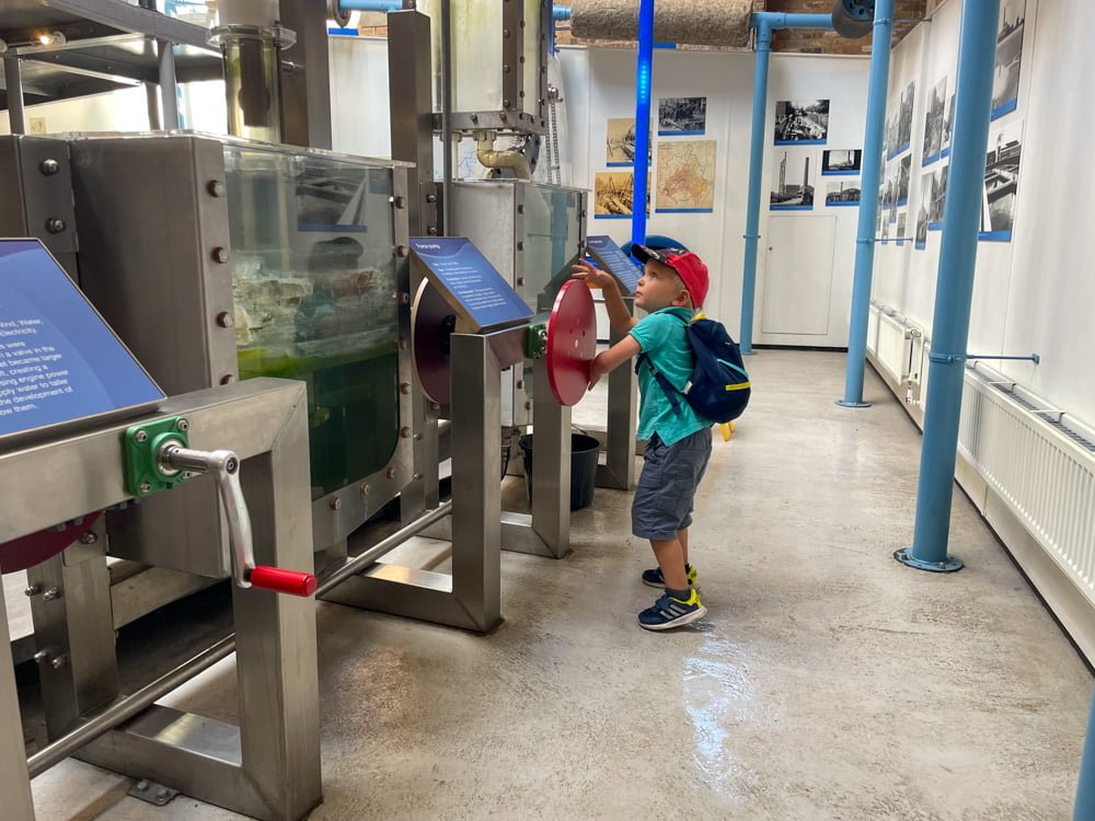 Figlio di Paola Bertoni alla Waterworks Gallery del London Museum of Water & Steam