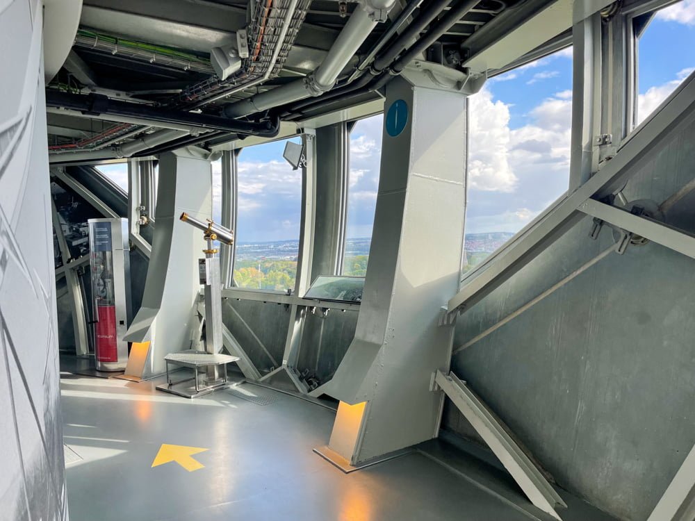 Il corridoio della sfera panoramica dell'Atomium di Bruxelles