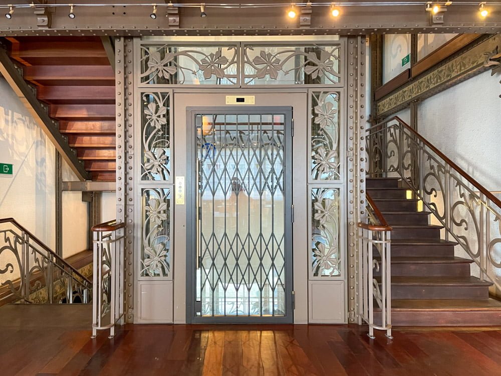 L'ascensore del MIM Musée des Instruments de Musique di Bruxelles