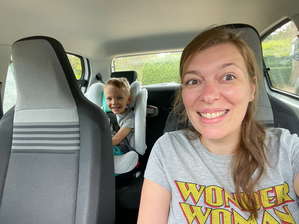 Paola Bertoni e figlio in viaggio in auto