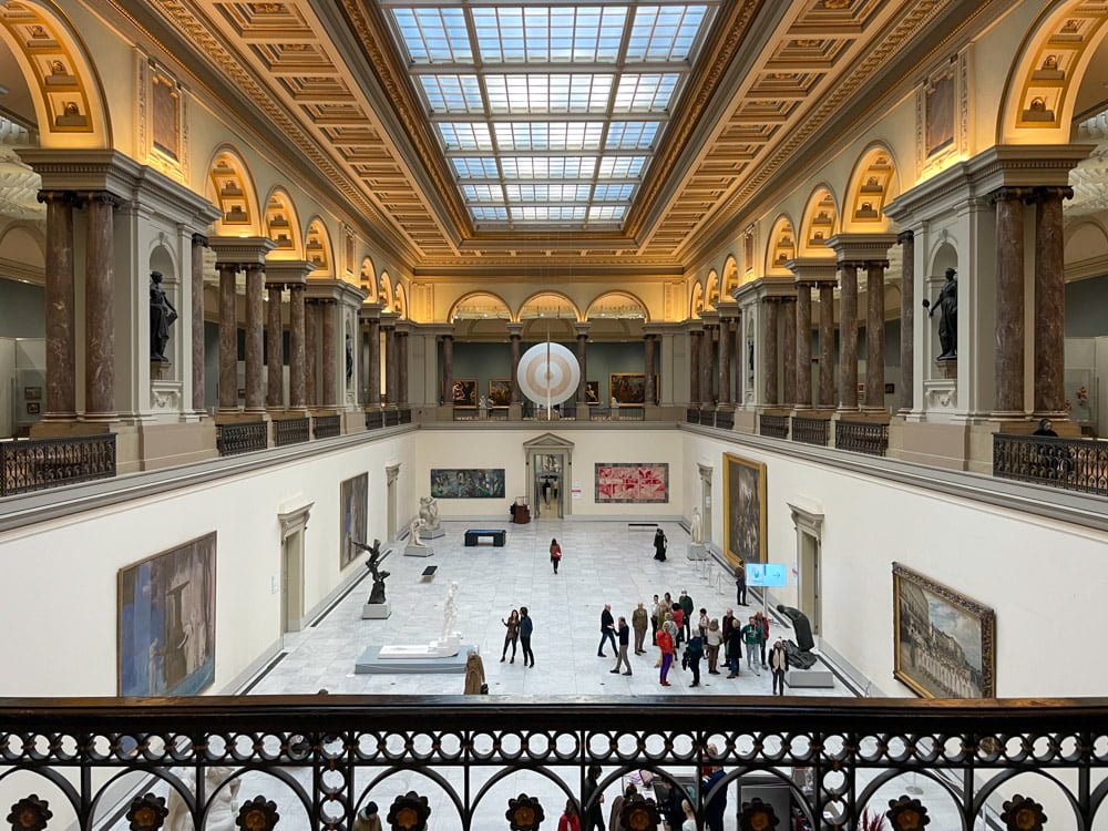 Atrio e gallerie del Museo Oldmasters di Bruxelles