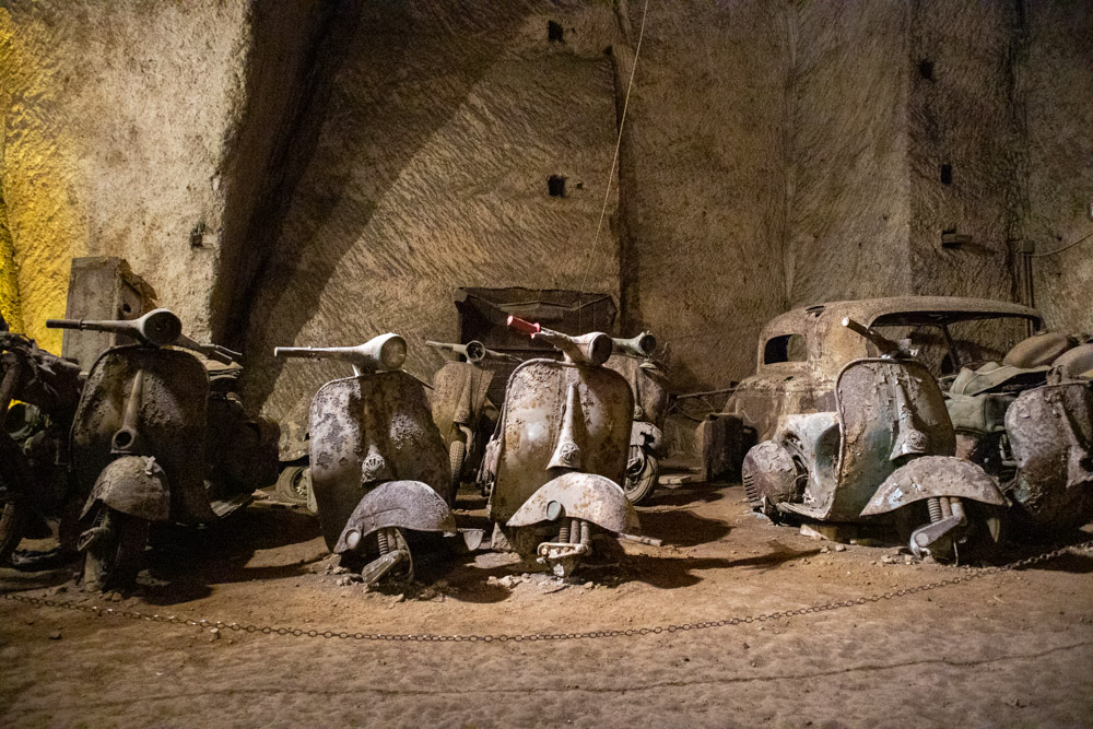 Motorini rinvenuti nell'area del Deposito Giudiziario Comunale della Galleria Borbonica di Napoli