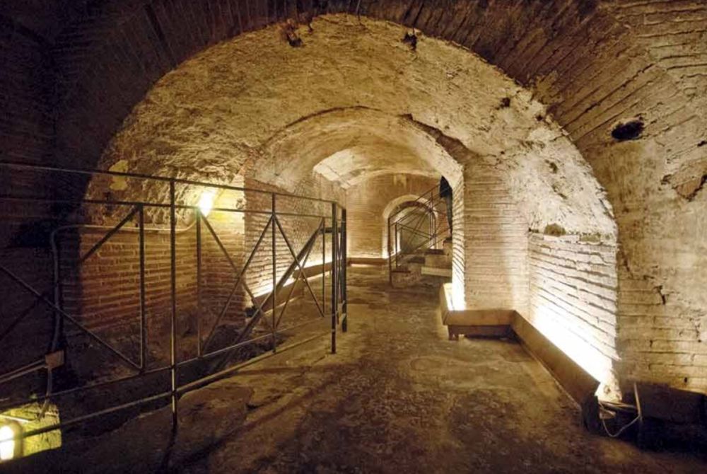 Tunnel visitabile durante il tour Napoli Sotterranea