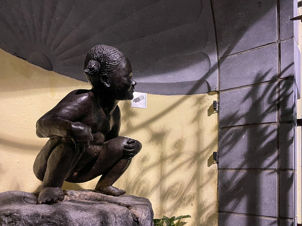 Statua della Jeanneke Pis a Bruxelles