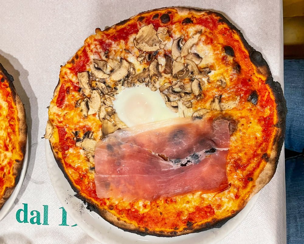 Pizza alla romana da Ivo a Trastevere, Roma