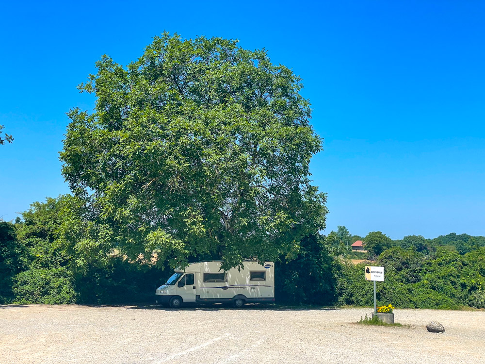 Il nostro camper nel parcheggio delle Grotte di La Balme