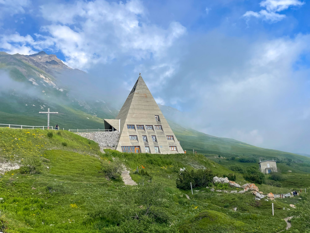 Chiesa Piramide al Lago del Moncenisio, Francia