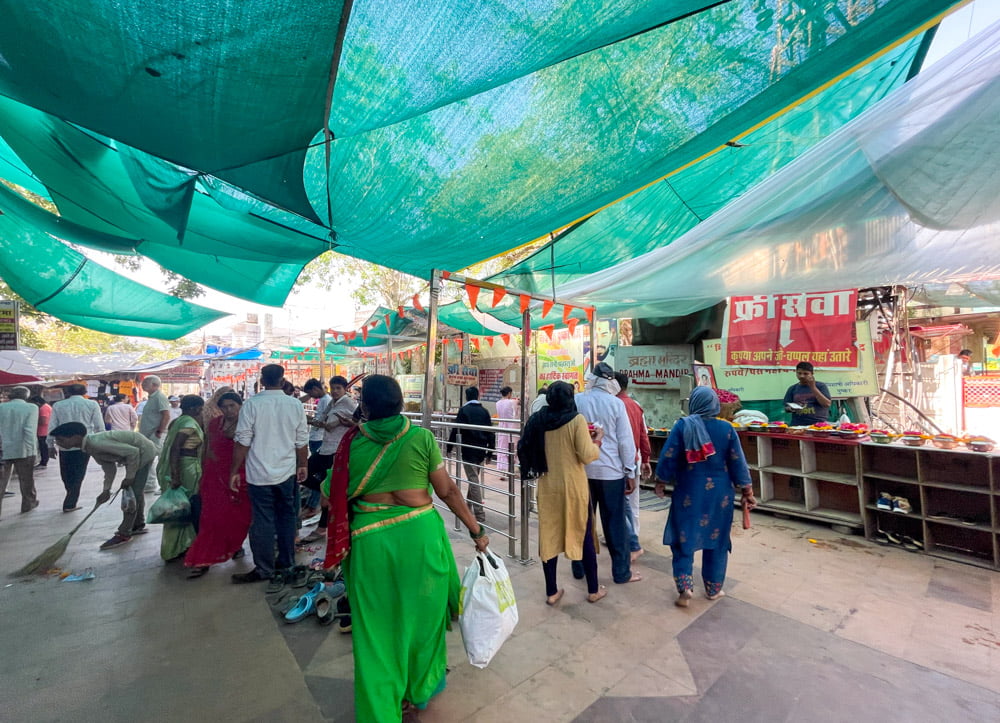 La via di ingresso al Tempio di Brahma a Pushkar, la città sacra del Rajasthan