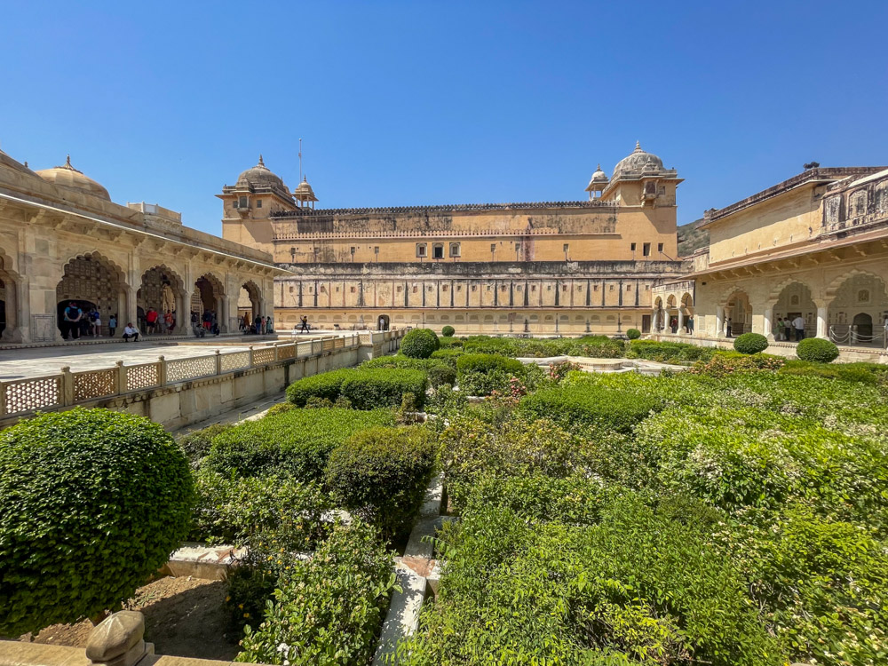 Giardino interno dell'Amber Fort di Jaipur
