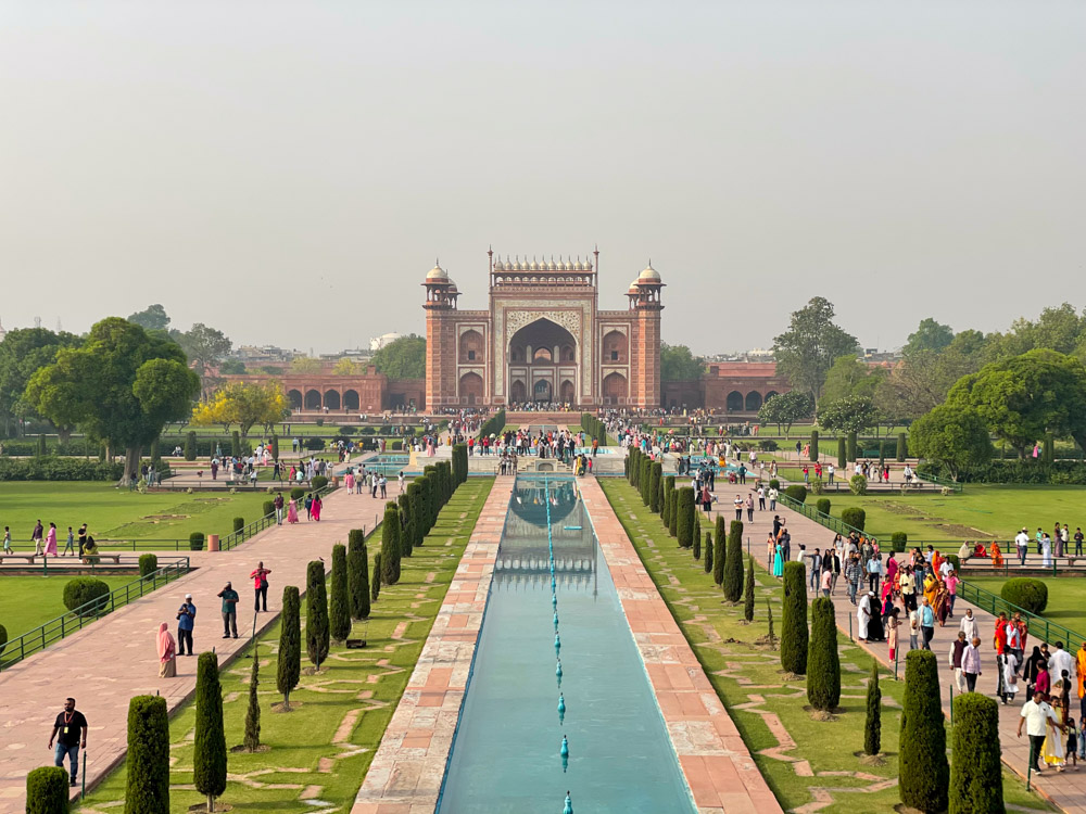 La porta di ingresso del complesso del Taj Mahal di Agra, India
