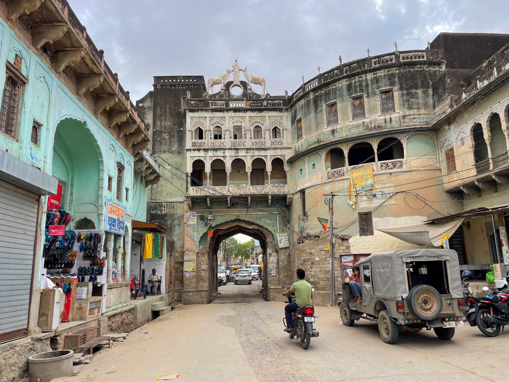 Strada principale di Madawa