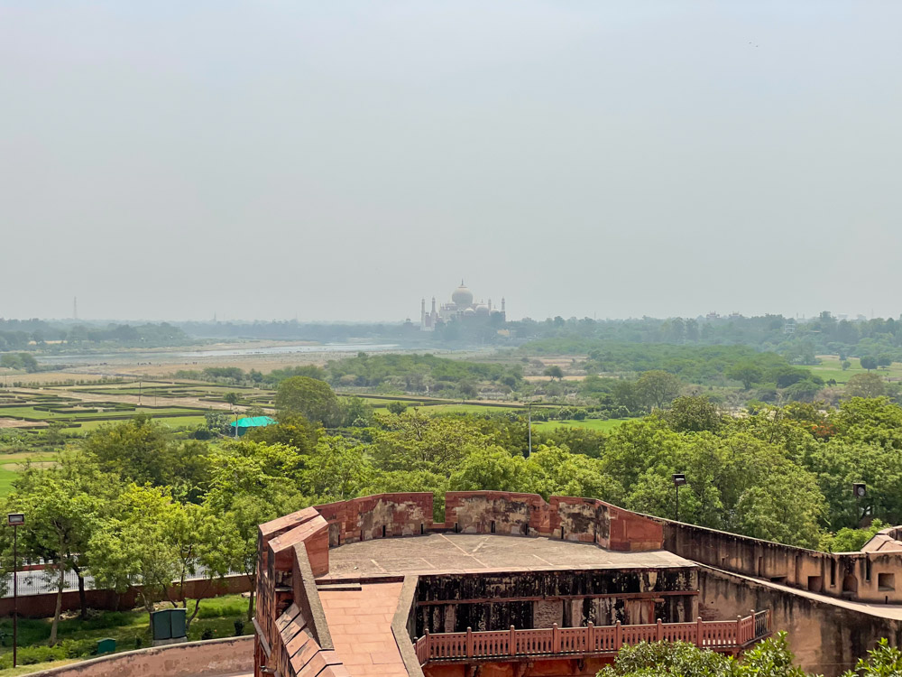 Vista del Taj Mahal dalle terrazze del Forte di Agra