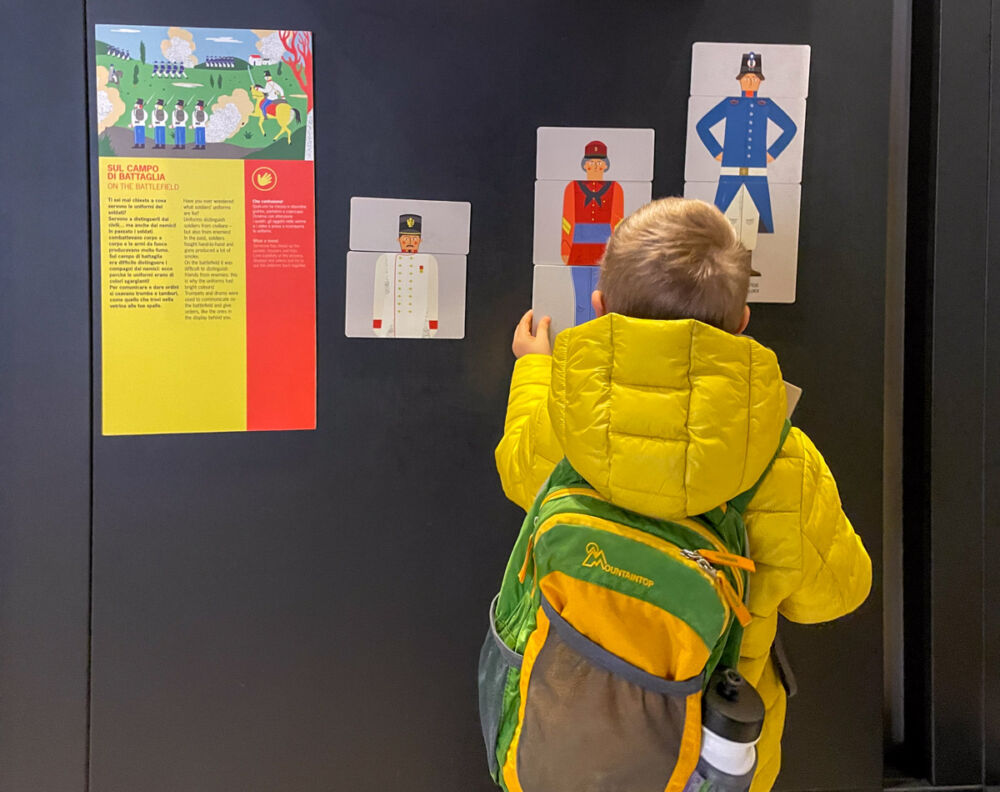 Figlio di Paola Bertoni al Museo Storico della Guerra di Rovereto