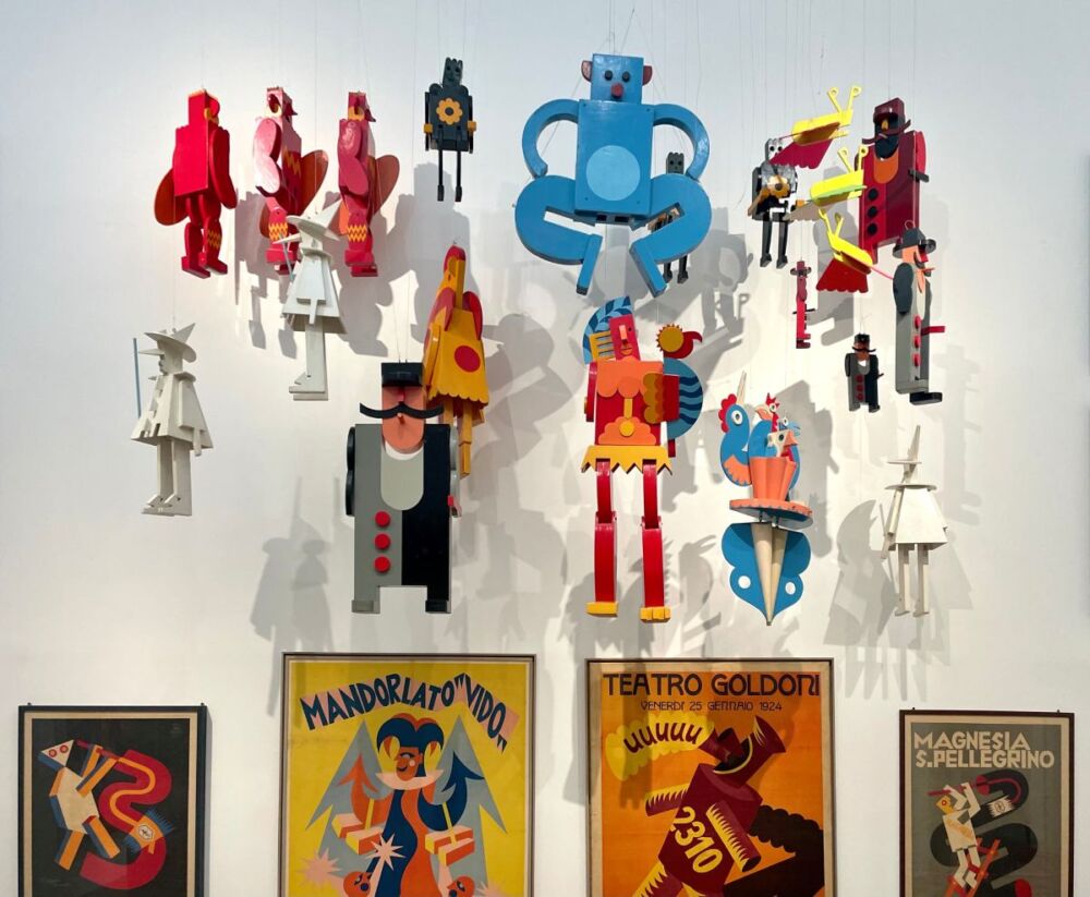 Marionette e manifesti per il Teatro Plastico alla Casa d'Arte Futurista Depero a Rovereto