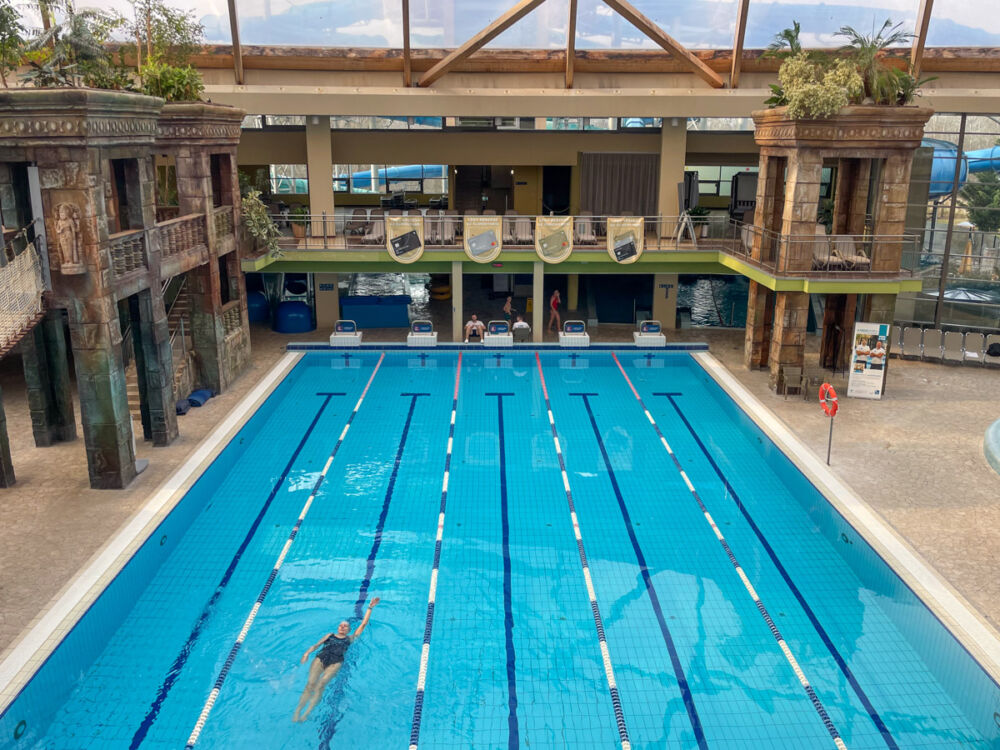 Corsie per nuoto libero nel parco acquatico Acquaworld a Budapest