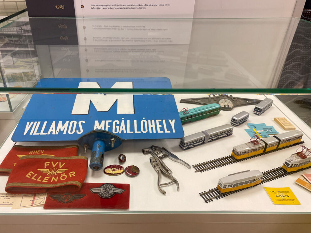 Oggetti in mostra al Budapest Underground Railway Museum