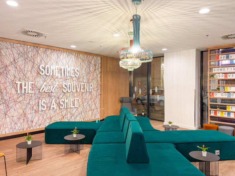 Lobby dell'hotel Hampton by Hilton Budapest City Centre