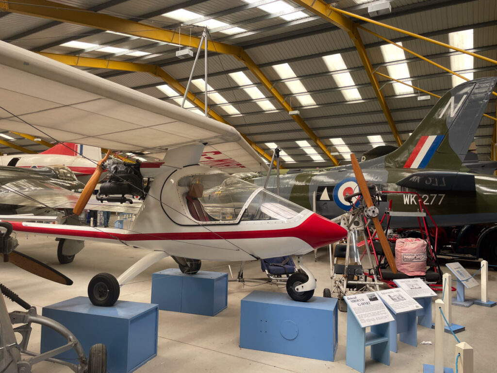 Aerei esposti nell'hangar del Newark Air Museum