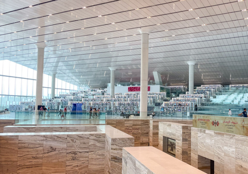 Interno della Qatar National Library a Doha