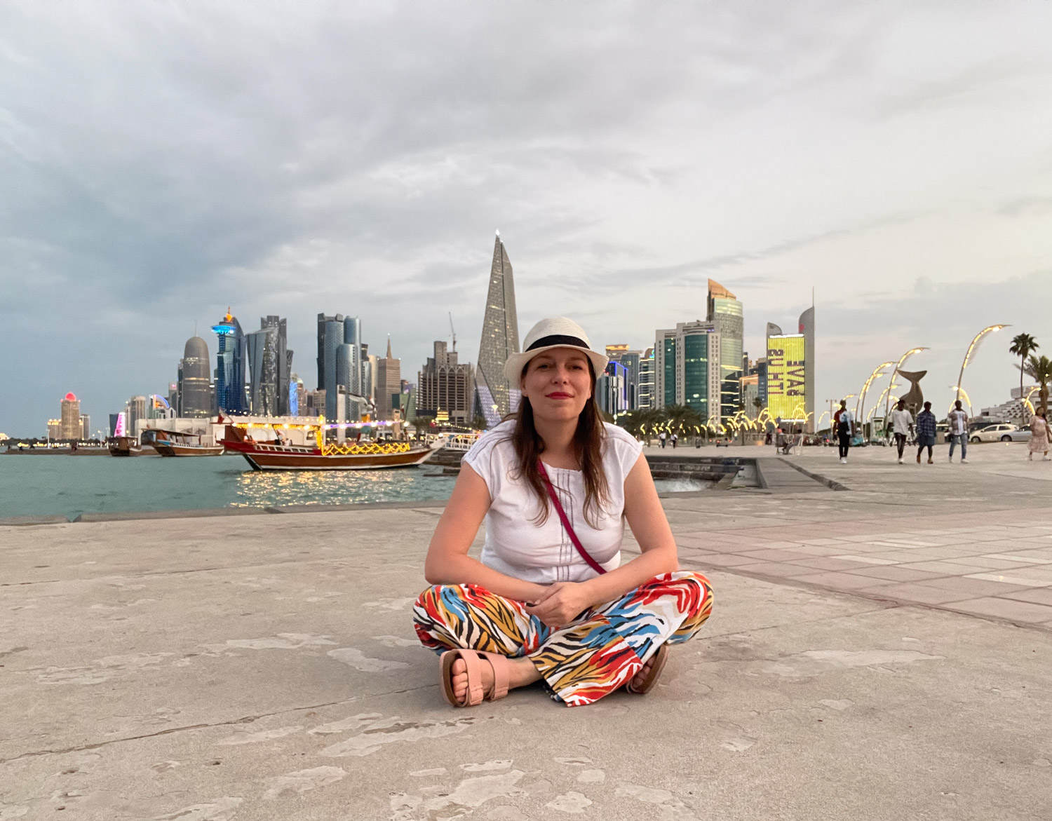 Paola Bertoni lungo la Corniche di Doha Paola Bertoni lungo la Corniche di Doha