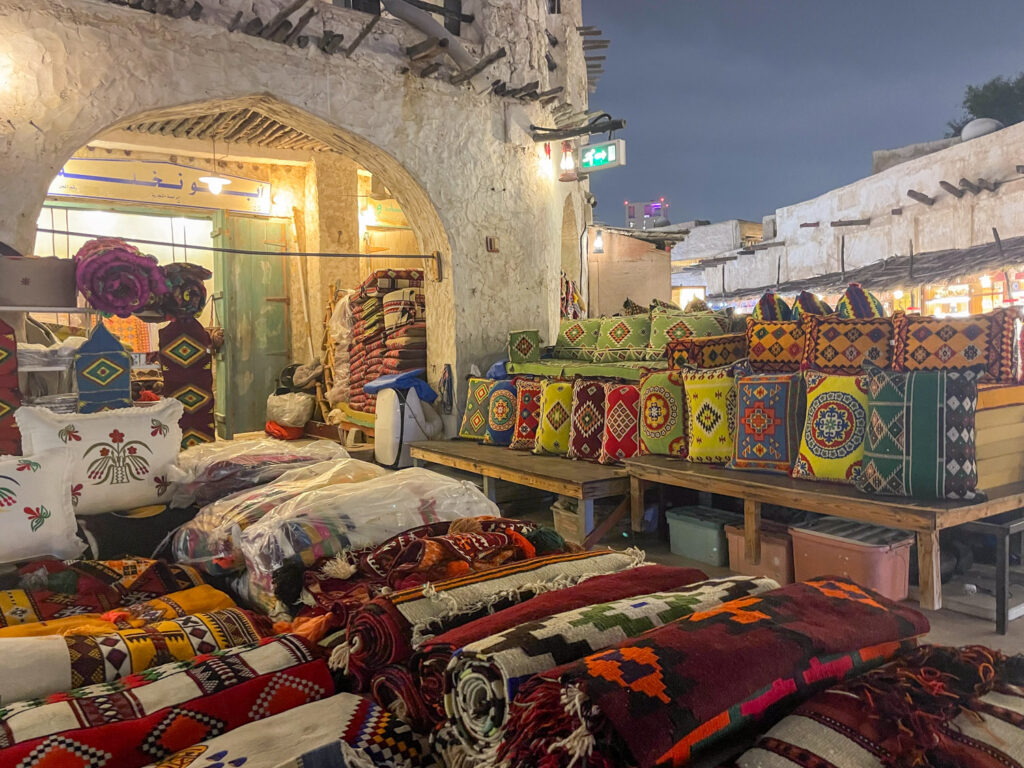 Negozio di tappeti al Souq Waqif, Doha
